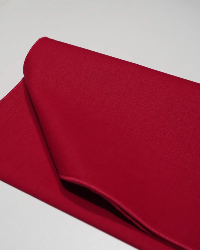 Foulard 01 · Rouge froid sombre vif, drapé