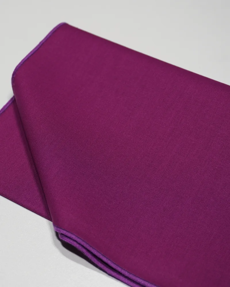 Foulard 02 · Rouge froid sombre doux, drapé