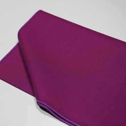 Foulard 02 · Rouge froid sombre doux, drapé