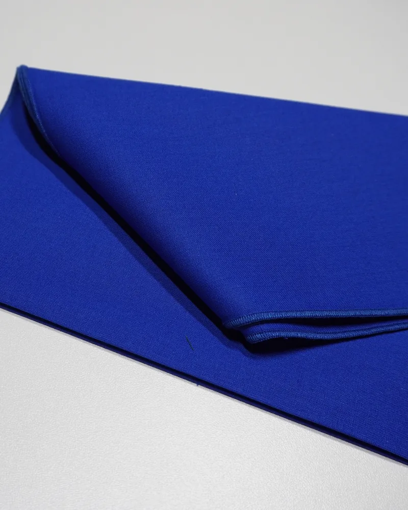 Foulard 05 · Bleu froid sombre vif, drapé