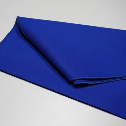 Foulard 05 · Bleu froid sombre vif, drapé