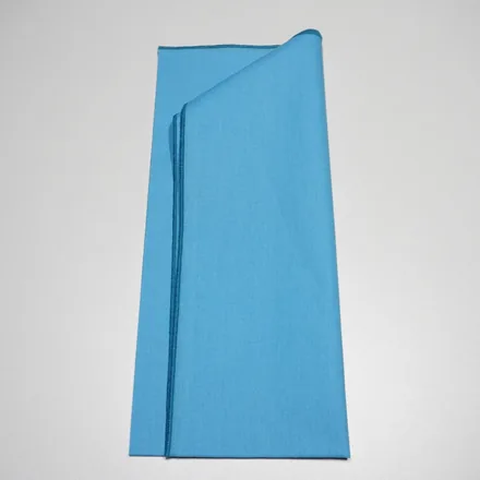 Foulard 07 · Bleu froid clair vif, plié