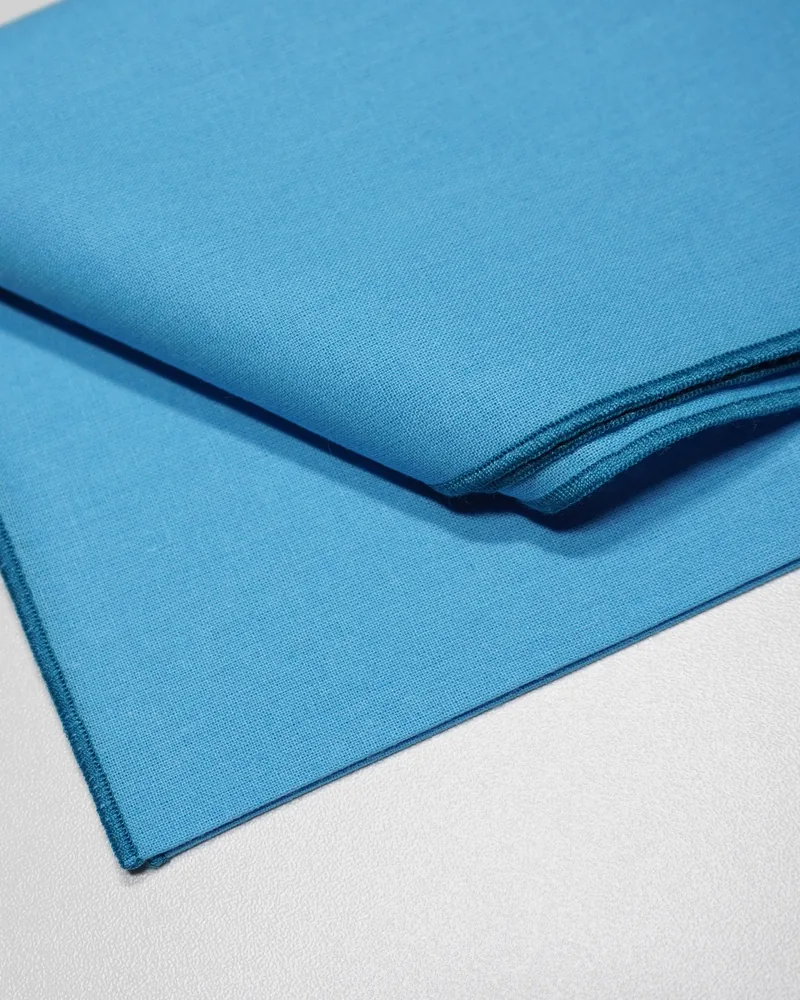 Foulard 07 · Bleu froid clair vif, drapé