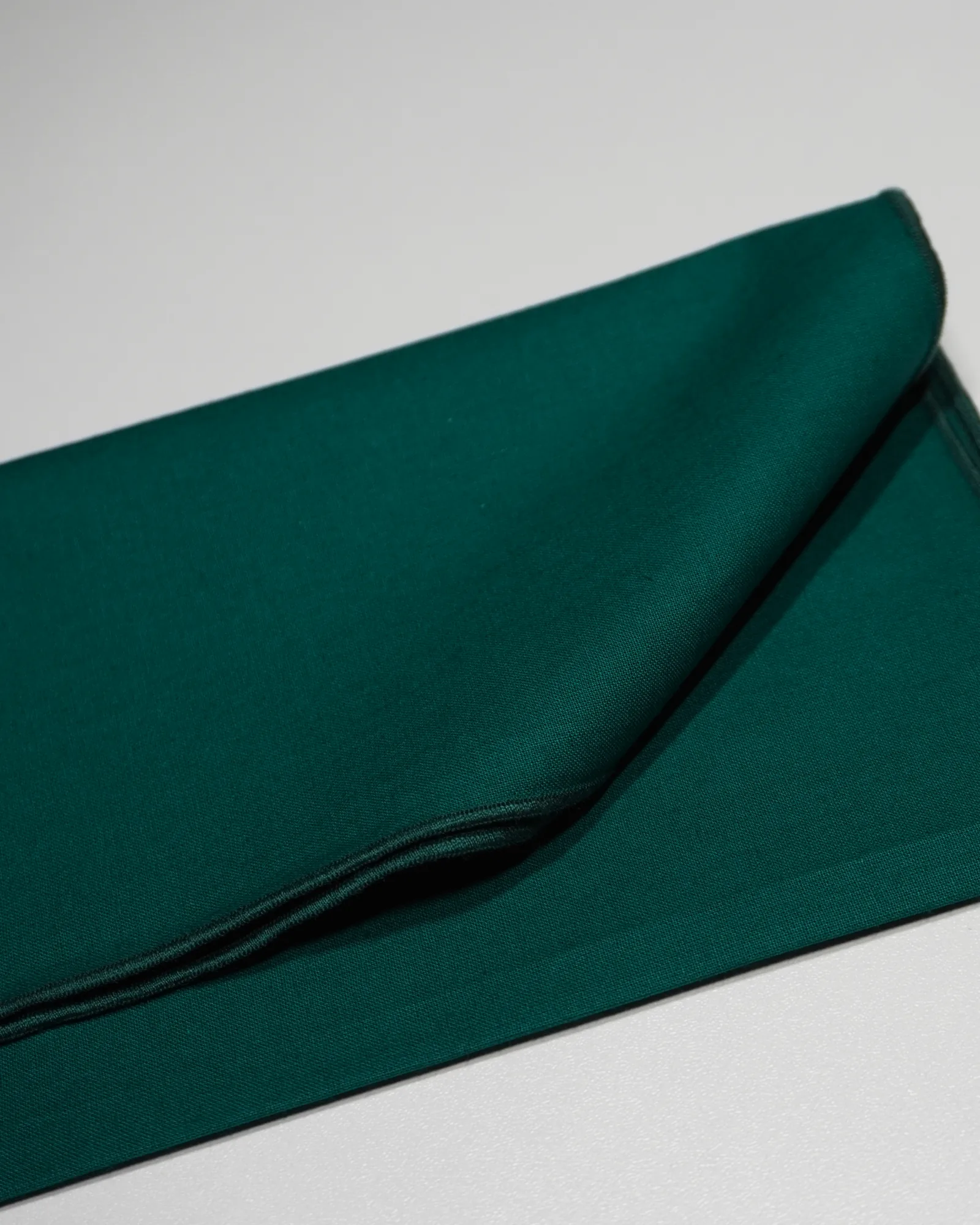 Foulard 09 · Vert froid sombre vif, drapé