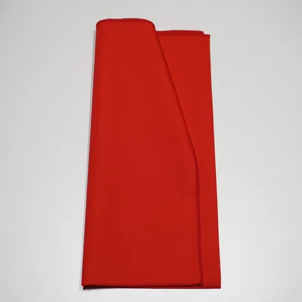 Foulard 13 · Rouge chaud sombre vif, plié