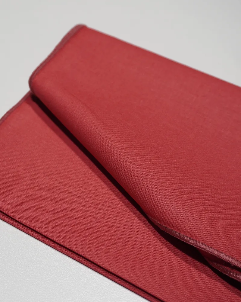 Foulard 14 · Rouge chaud sombre doux, drapé
