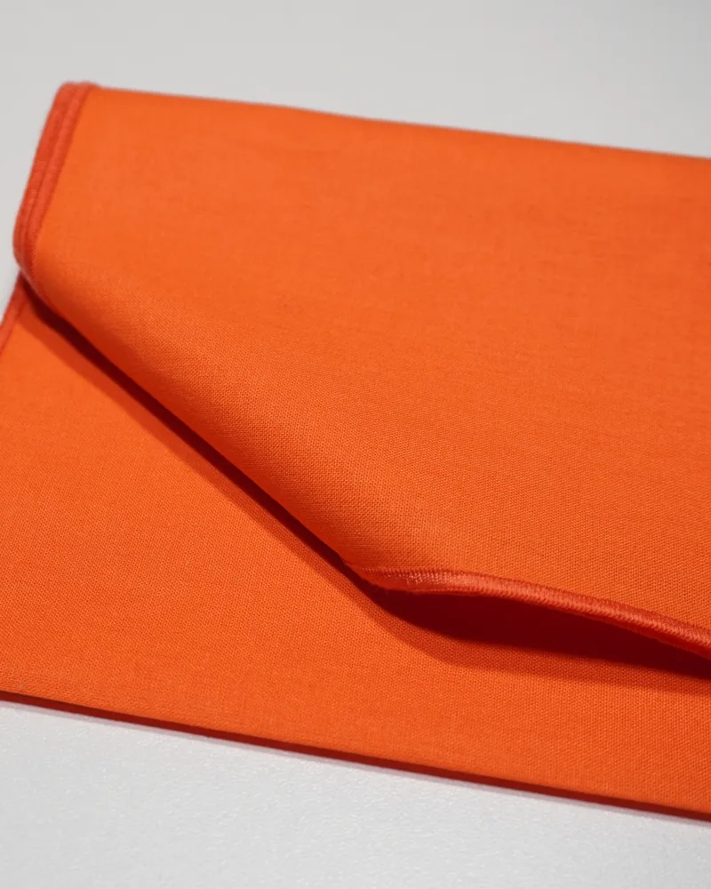 Foulard 15 · Rouge chaud clair vif, drapé