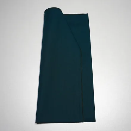 Foulard 18 · Bleu chaud sombre doux, plié