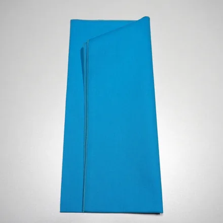 Foulard 19 · Bleu chaud clair vif, plié