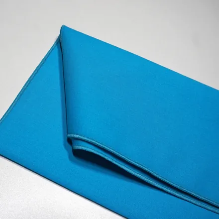Foulard 19 · Bleu chaud clair vif, drapé