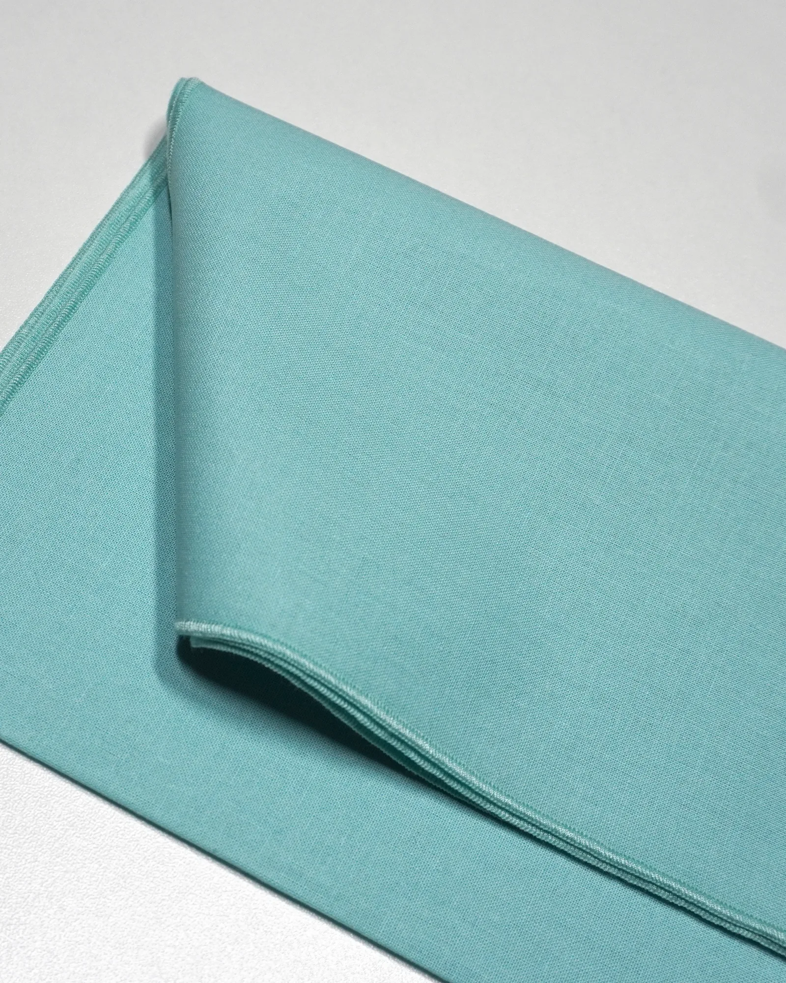 Foulard 20 · Bleu chaud clair doux, drapé