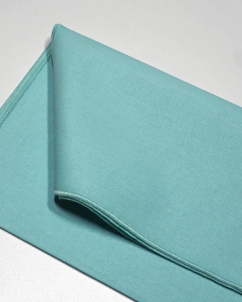 Foulard 20 · Bleu chaud clair doux, drapé