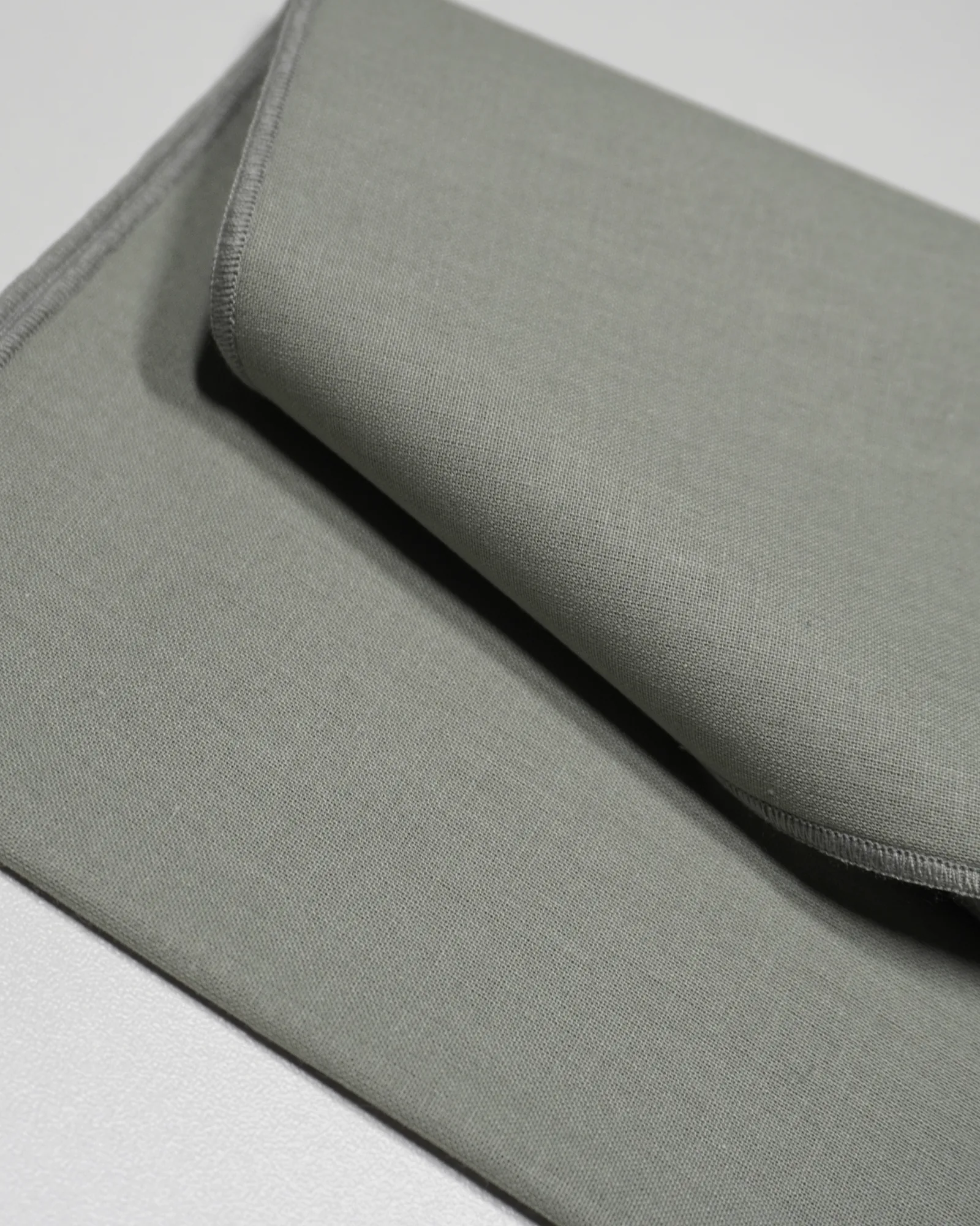 Foulard 24 · Vert chaud clair doux, drapé